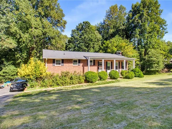5675 Sweetbriar Rd, Pfafftown, NC 27040