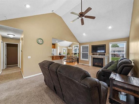 4th image of 2191 Valley View Dr