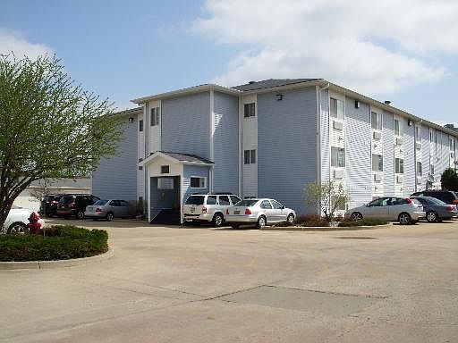 1st image of 3130 W Monroe St APT 208