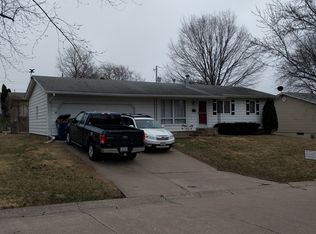 2725 Heather Ln, Bettendorf, IA 52722