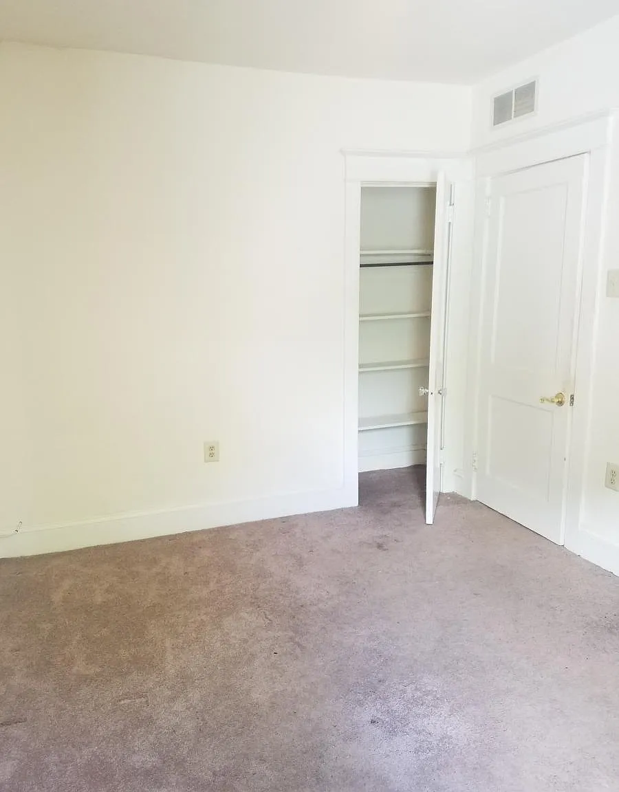 2 bed, 900 sqft, $1,900 — Photo 4