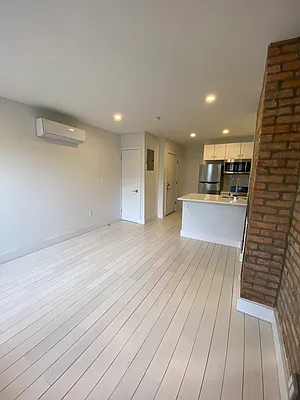 Rented by REAL New York | media 25