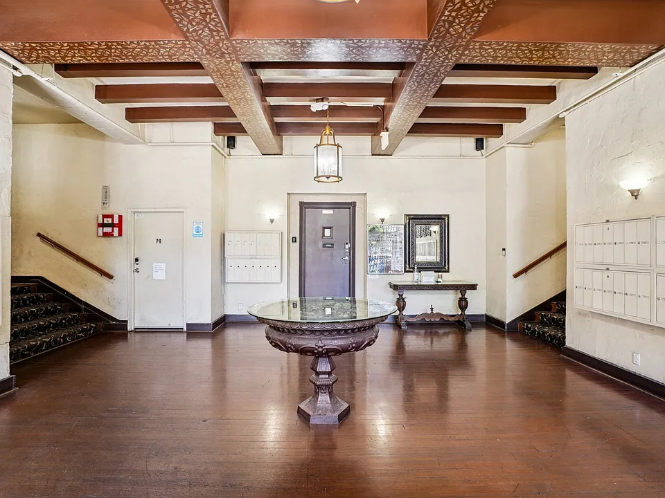 Building Photo 5