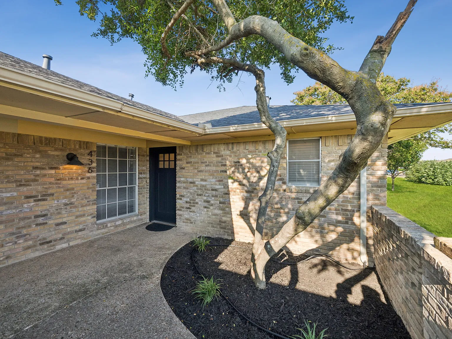 3 bed, 1570 sqft, $2,395 — Photo 2