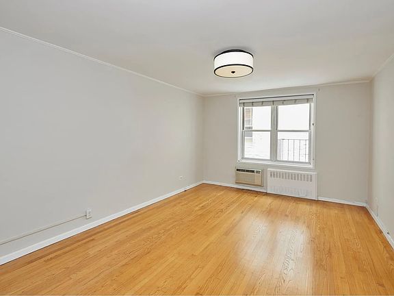 2nd image of 88 Greenwich St #2R