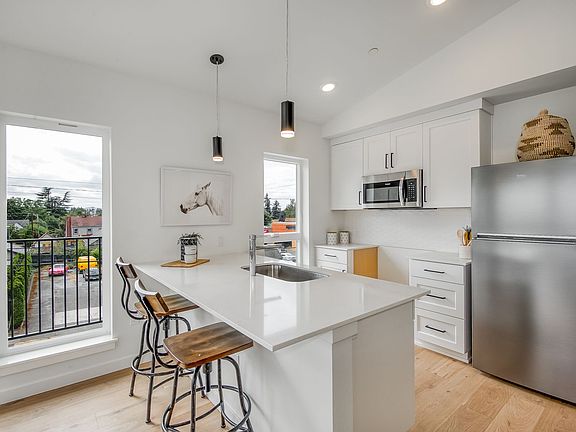 5th image of 3450 NE 50th Ave #9B
