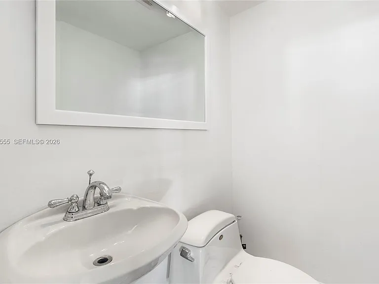 600 NE 36th St #1520 — Photo 11