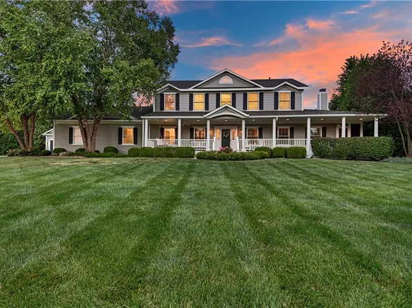 15761 Parkhill St, Overland Park, KS 66221
