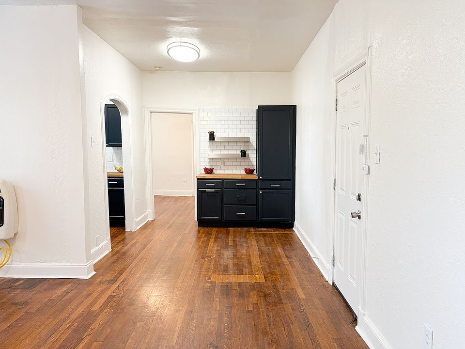 1st image of 512 E Dewey Pl APT 10
