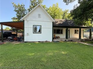 722 E Chism St, Paris, AR 72855