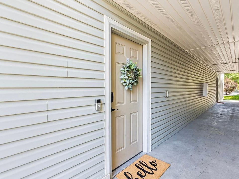 1st image of 3311 N Lakeharbor Ln APT 104