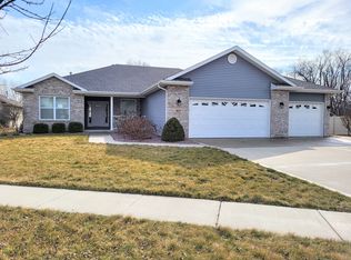 815 E Short Dr, Coal City, IL 60416
