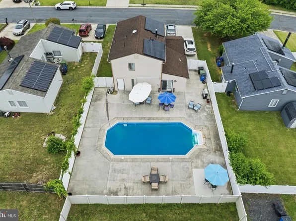234 E Hedgerow Dr, Logan Township, NJ 08085