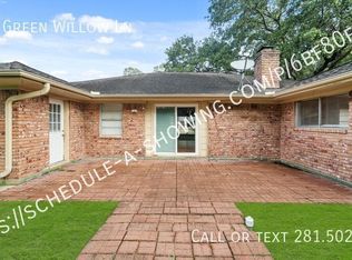 4910 Green Willow Ln, Dickinson, TX 77539