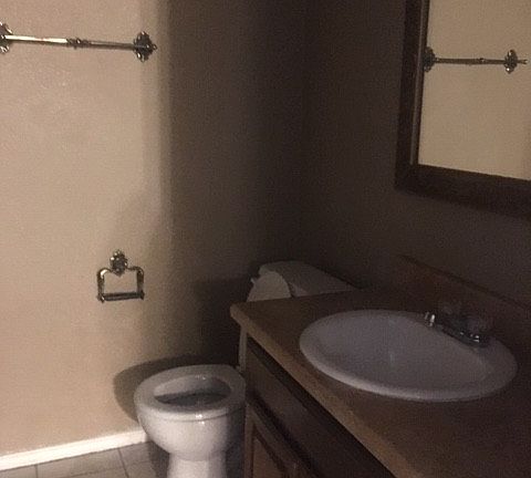 5th image of 2600-2608 Lamar Ave #16B