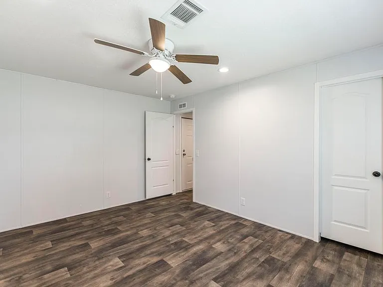 1635 Pine St — Photo 12