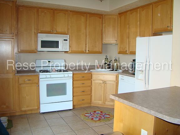 3rd image of 889 E Chase Creek Ct