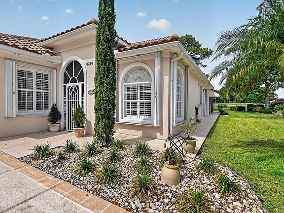 3rd image of 8268 SE Palm Hammock Lane