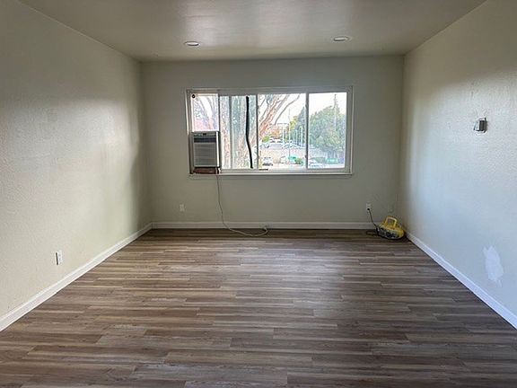 3rd image of 795 Opal Dr APT 4