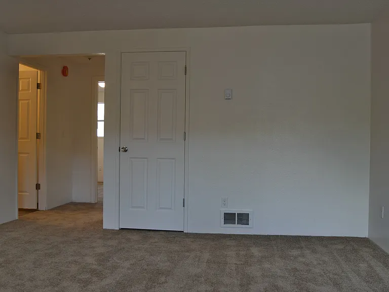 Beverly Ann Apartments — Photo 10