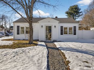 22 Woodlawn Avenue, Waterford, CT 06385