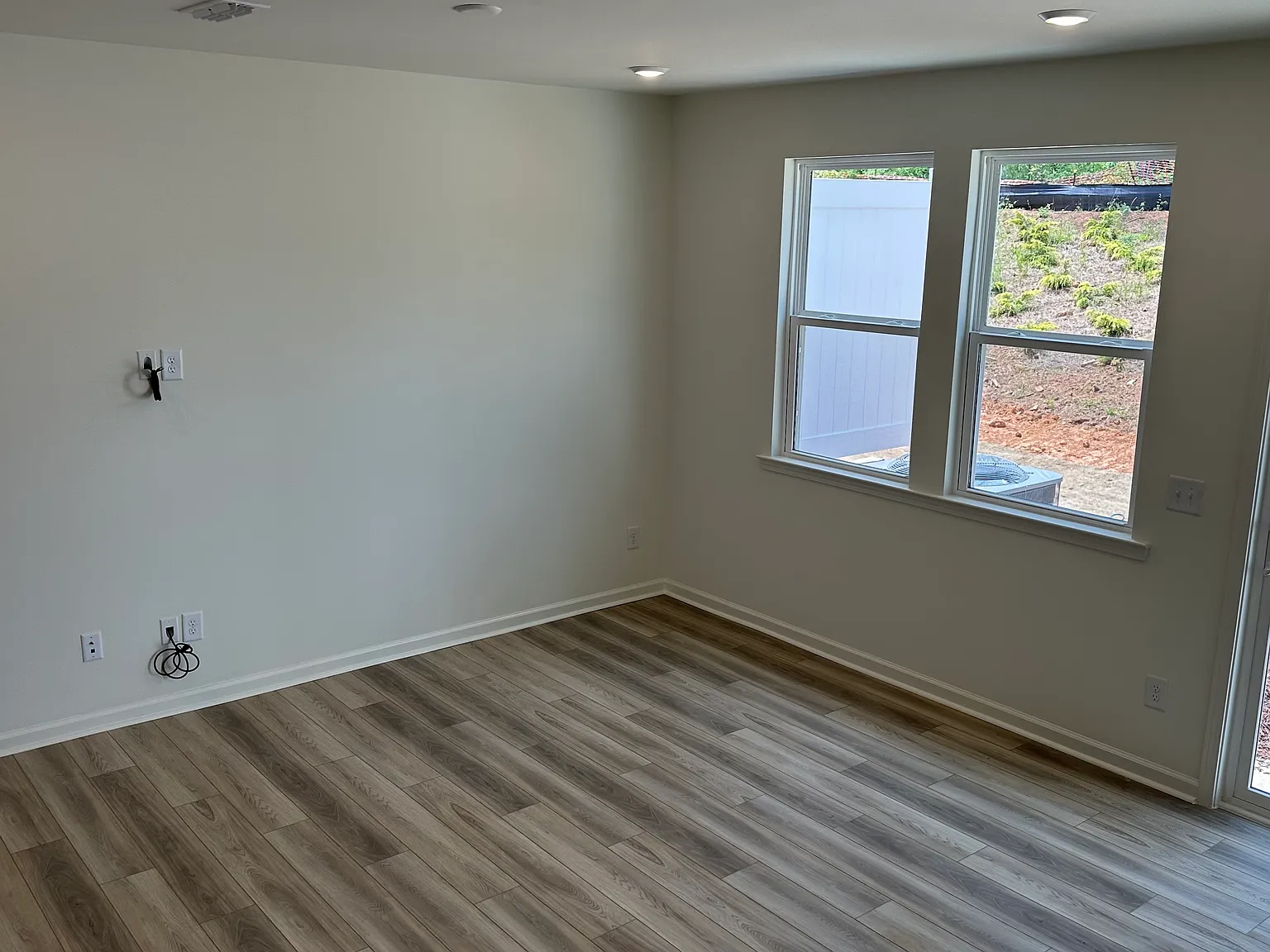 3 bed, 2.5 bath, 1550 sqft, $1,799 — Photo 3