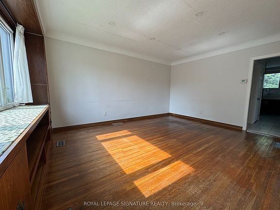 4th image of 282 E 18th St