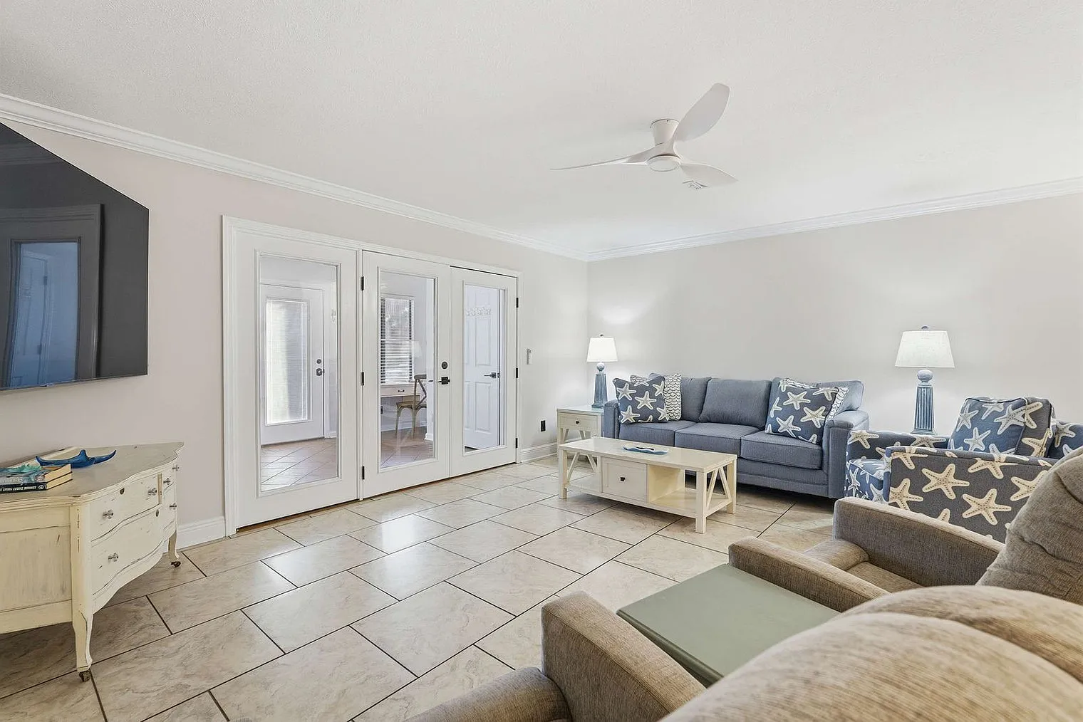 3 bed, 3.0 bath, 1797 sqft, $1,992 — Photo 1