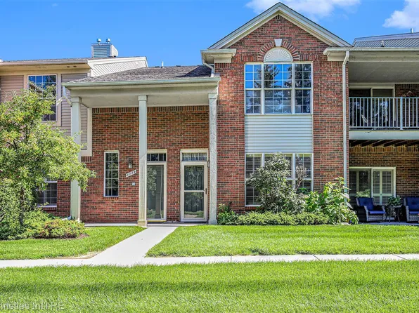 1772 Flagstone Cir, Rochester, MI 48307