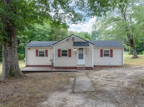 52 Northwoods Cir, Winston Salem, NC 27105