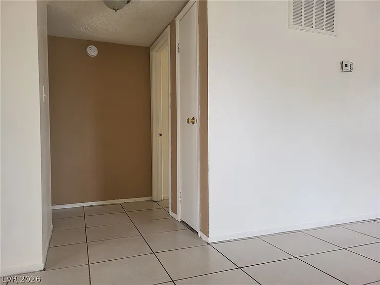 4610 Elk Springs Ave #D — Photo 7