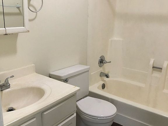 5th image of 1250 North St APT 9