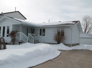 1724 55th St NW, Edmonton, AB T6L2C3