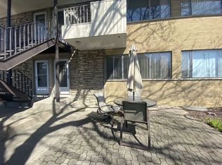 2 Garden Dr APT 3, La Grange Park, IL 60526