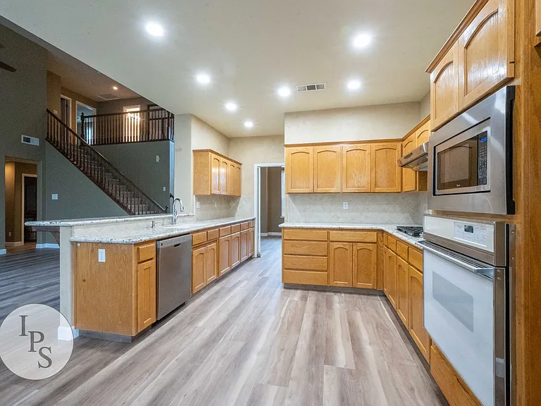 1891 E Oak Haven Dr — Photo 13