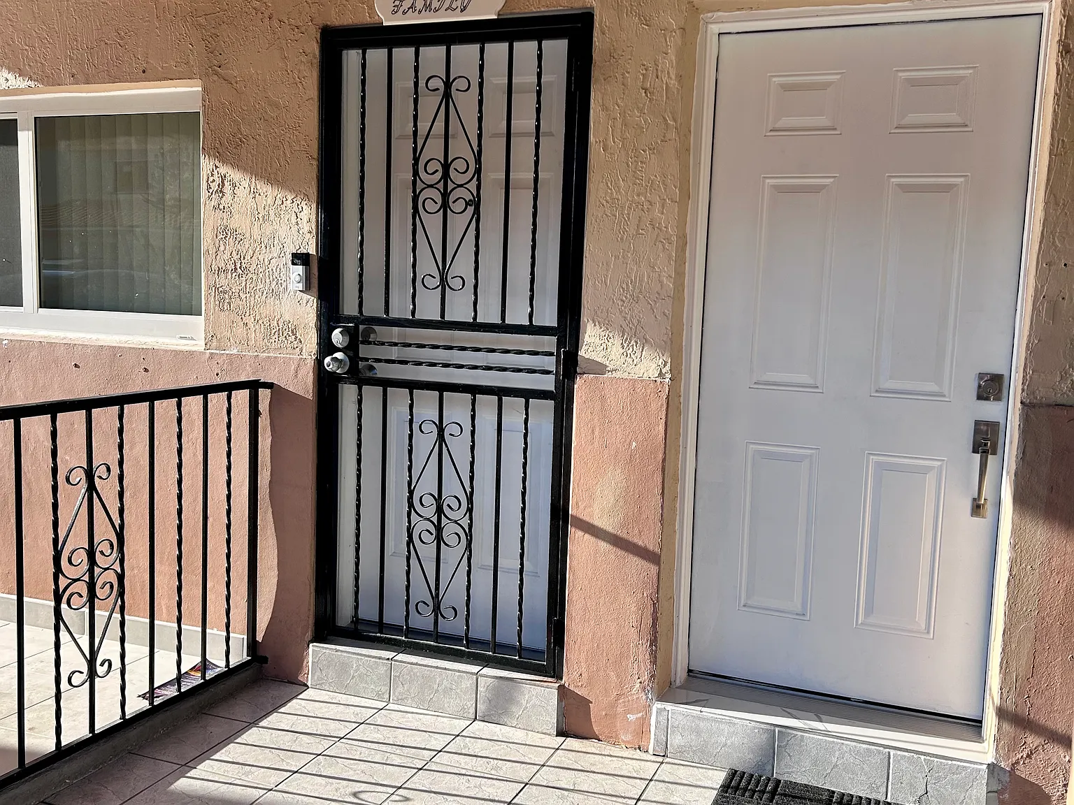 2 bed, 925 sqft, $2,300 — Photo 2