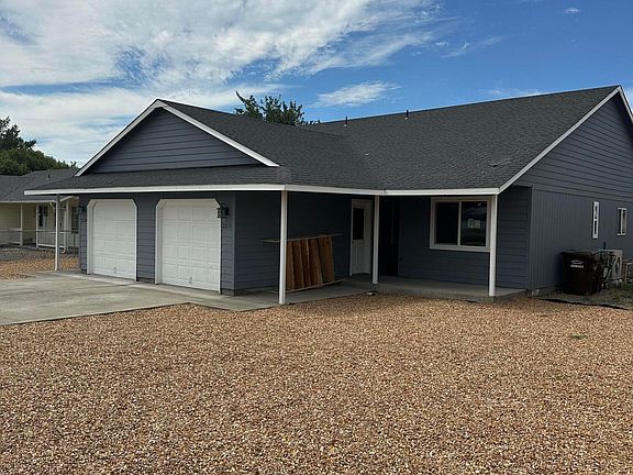 4th image of 2229 NE Yellowpine Rd