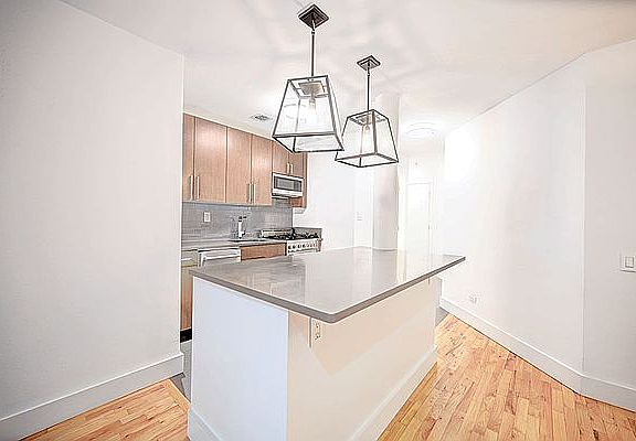 3rd image of 123 Bank St APT 210