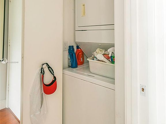 4th image of 325 Biscayne Blvd #1118