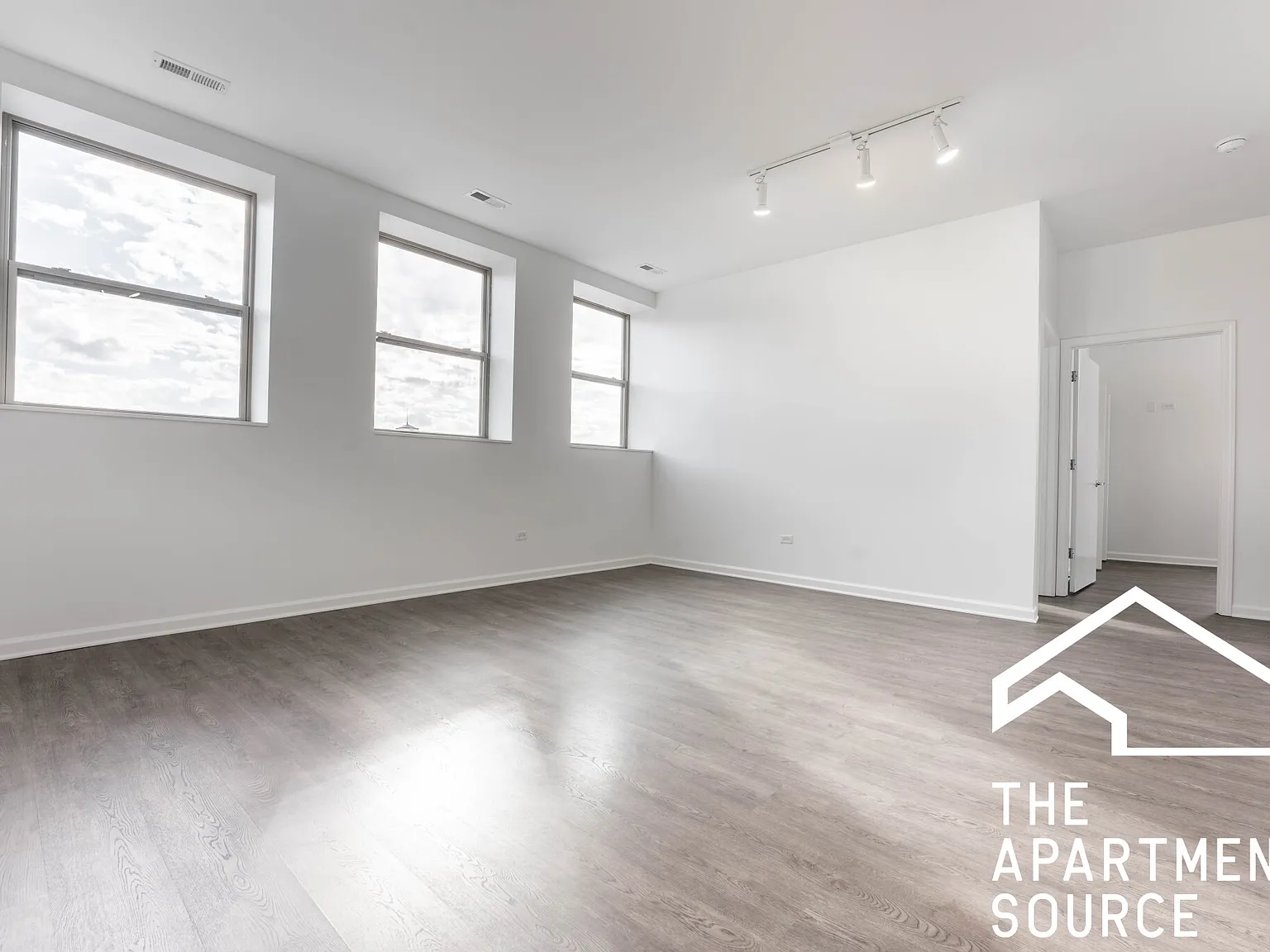 3 bed, 1100 sqft, $3,795 — Photo 2