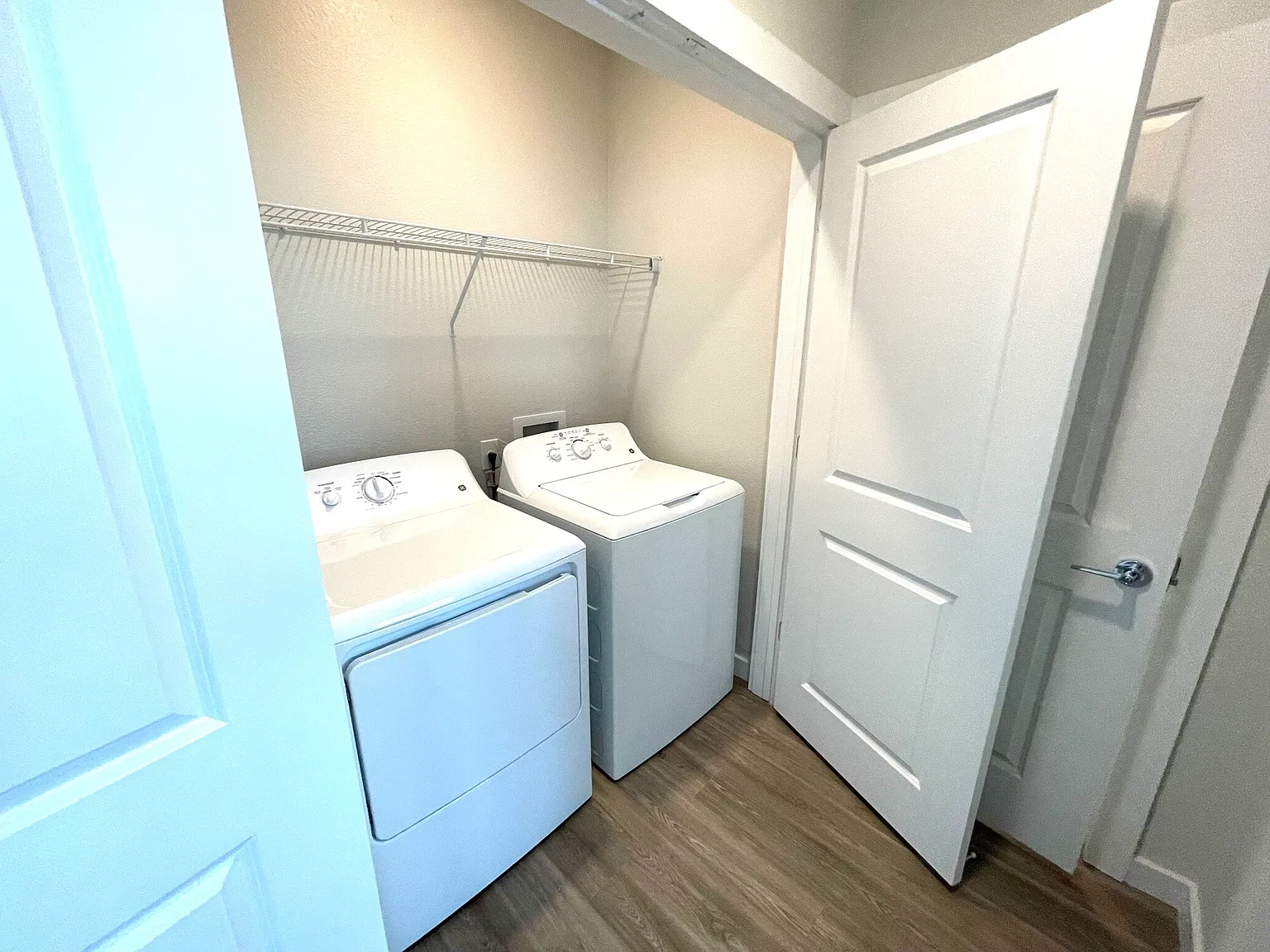 1 bed, 1.5 bath, 830 sqft, $995 — Photo 3