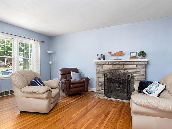 2nd image of 8724 Magdalen Ave