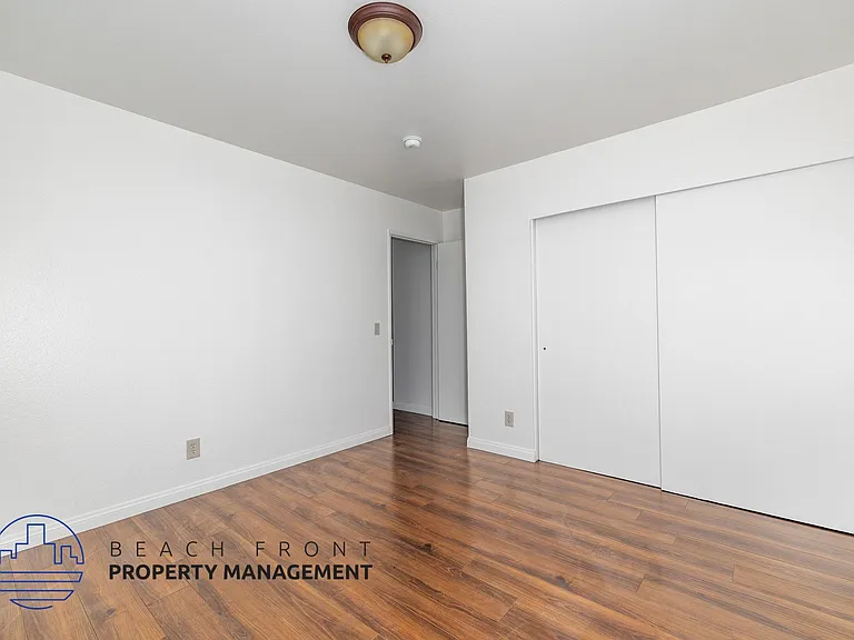 2422 E. 11th St. — Photo 10