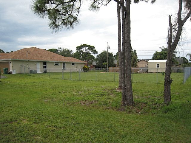 1st image of 1085 SW Romaine Ln