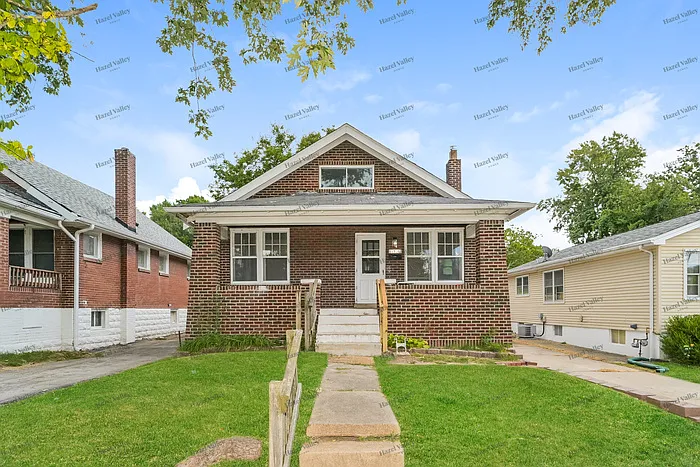2 bed, 1.0 bath, 832 sqft, $1,195 — Photo 2