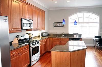 5th image of 852 N Damen Ave #2s