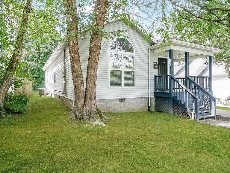 1818 Jefferson Ave — Photo 2