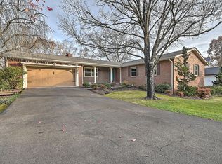 1812 Burgh Heath Dr, Kingsport, TN 37660