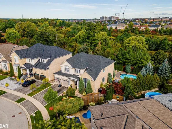 2197 Wuthering Heights Way, Oakville, ON L6M 0A3