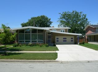 9144 S Bennett Ave, Chicago, IL 60617